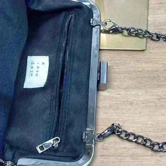 Black Sparkly Evening Clutch / Bag With Silver Hardware - Picture 5 of 6